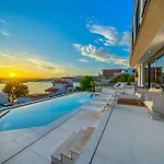 Villa Allina - Heated Pool, Rooftop Jacuzzi&sea Views