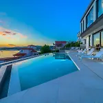 Allina - Heated Pool, Rooftop Jacuzzi&sea Views * Podglavica