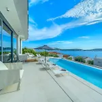 Villa Allina - Heated Pool, Rooftop Jacuzzi&sea Views