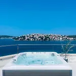 Allina - Heated Pool, Rooftop Jacuzzi&sea Views * Podglavica