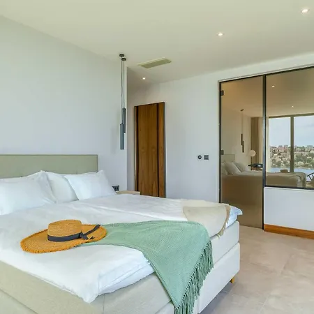 Allina - Heated Pool, Rooftop Jacuzzi & Sea Views Villa *