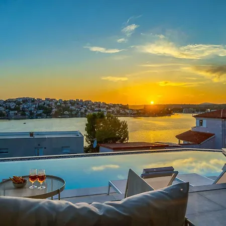 Allina - Heated Pool, Rooftop Jacuzzi & Sea Views Podglavica