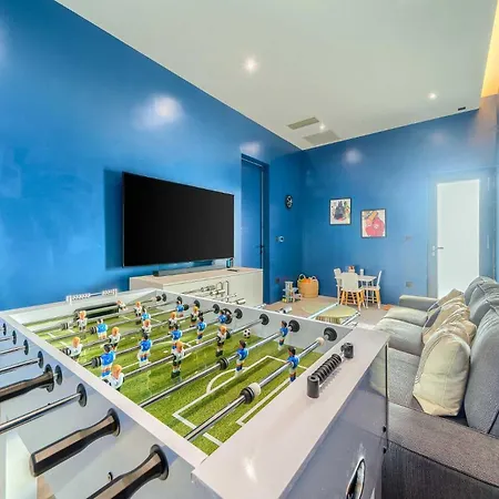 Allina - Heated Pool, Rooftop Jacuzzi & Sea Views *