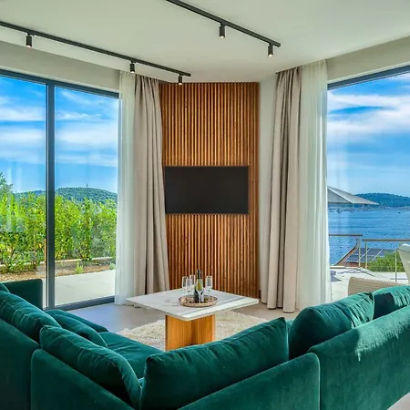 Allina - Heated Pool, Rooftop Jacuzzi & Sea Views