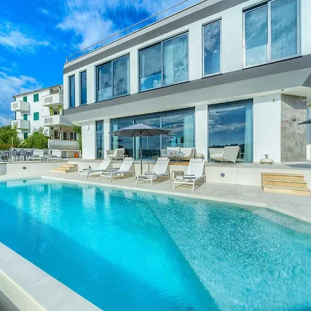Allina - Heated Pool, Rooftop Jacuzzi&sea Views Villa Podglavica