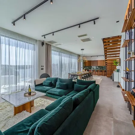 Allina - Heated Pool, Rooftop Jacuzzi & Sea Views *