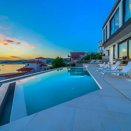 Allina - Heated Pool, Rooftop Jacuzzi & Sea Views * Podglavica