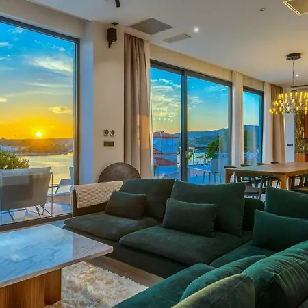 Villa Allina - Heated Pool, Rooftop Jacuzzi & Sea Views