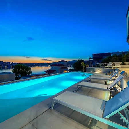 Villa Allina - Heated Pool, Rooftop Jacuzzi & Sea Views Podglavica