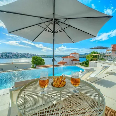 Allina - Heated Pool, Rooftop Jacuzzi & Sea Views Podglavica