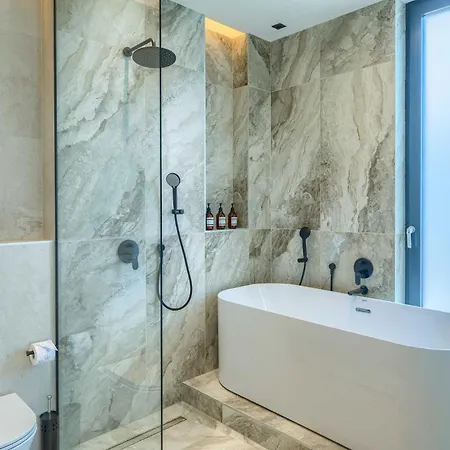 Allina - Heated Pool, Rooftop Jacuzzi & Sea Views