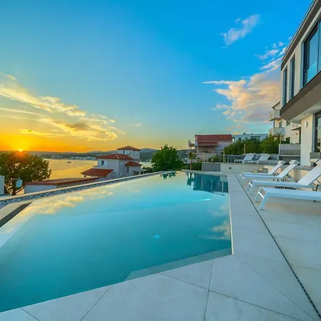 Allina - Heated Pool, Rooftop Jacuzzi & Sea Views Villa *