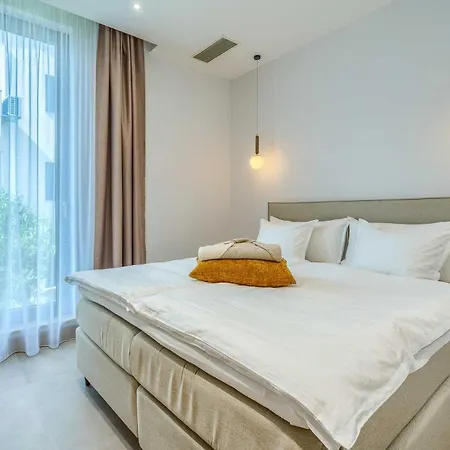 Villa Allina - Heated Pool, Rooftop Jacuzzi & Sea Views *