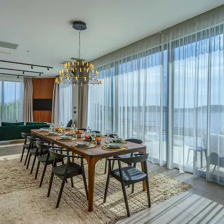 Allina - Heated Pool, Rooftop Jacuzzi & Sea Views Villa Podglavica