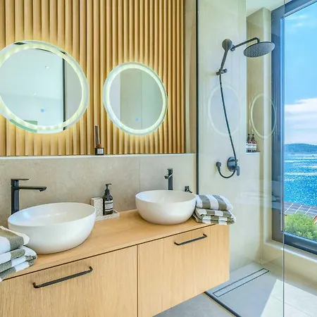 Allina - Heated Pool, Rooftop Jacuzzi & Sea Views Villa *