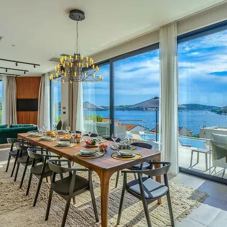 Villa Allina - Heated Pool, Rooftop Jacuzzi & Sea Views *