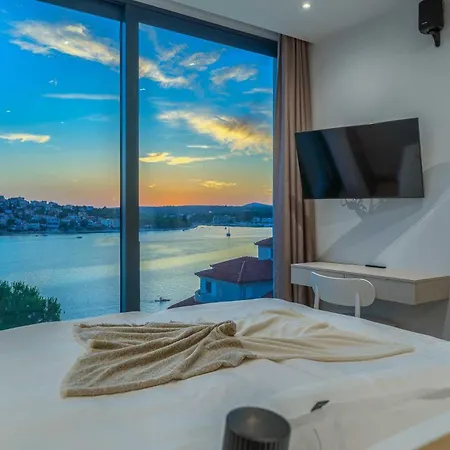 Villa Allina - Heated Pool, Rooftop Jacuzzi & Sea Views Podglavica