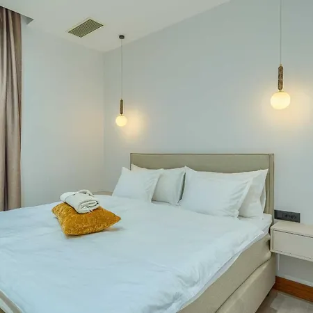 Allina - Heated Pool, Rooftop Jacuzzi & Sea Views *