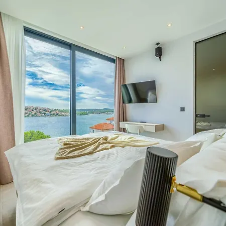 Allina - Heated Pool, Rooftop Jacuzzi & Sea Views Podglavica