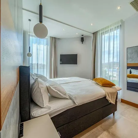 Allina - Heated Pool, Rooftop Jacuzzi & Sea Views