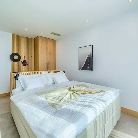 Allina - Heated Pool, Rooftop Jacuzzi & Sea Views Villa
