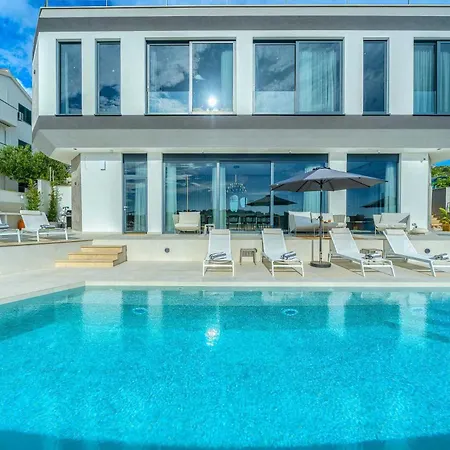 Villa Allina - Heated Pool, Rooftop Jacuzzi&sea Views