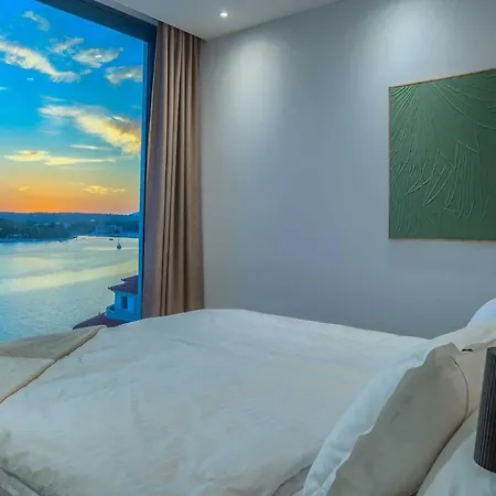 Allina - Heated Pool, Rooftop Jacuzzi & Sea Views