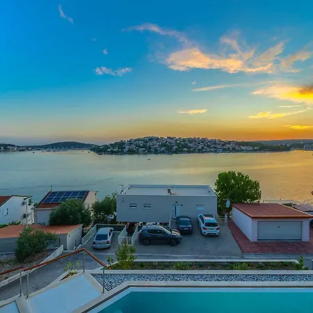 Allina - Heated Pool, Rooftop Jacuzzi & Sea Views Villa