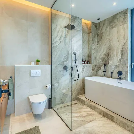 Villa Allina - Heated Pool, Rooftop Jacuzzi & Sea Views