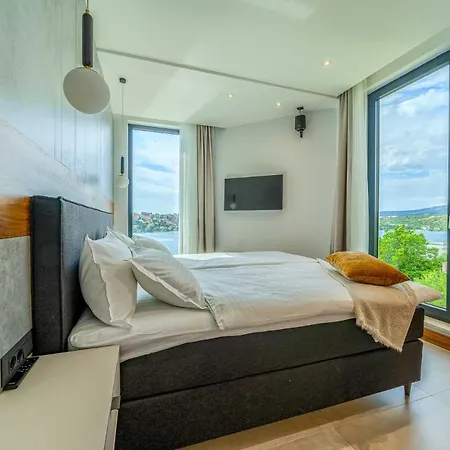 Allina - Heated Pool, Rooftop Jacuzzi & Sea Views Villa