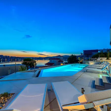 Allina - Heated Pool, Rooftop Jacuzzi & Sea Views Villa *