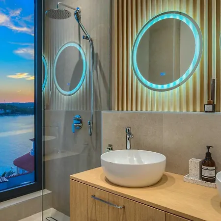 Allina - Heated Pool, Rooftop Jacuzzi & Sea Views Villa Podglavica