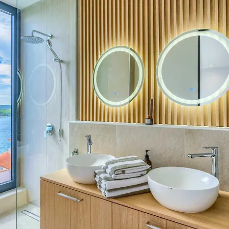 Villa Allina, 5-bedroom With Panoramic Views, Heated Pool