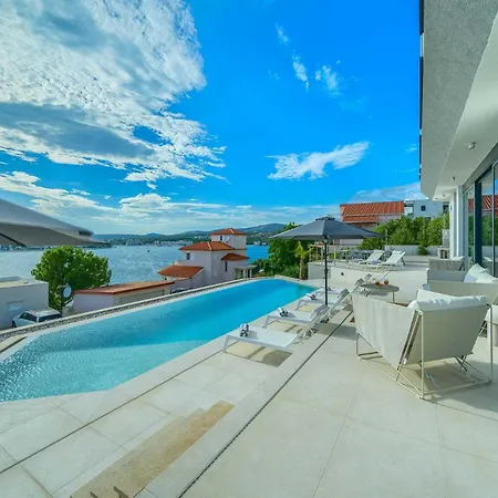 Allina - Heated Pool, Rooftop Jacuzzi & Sea Views Villa *