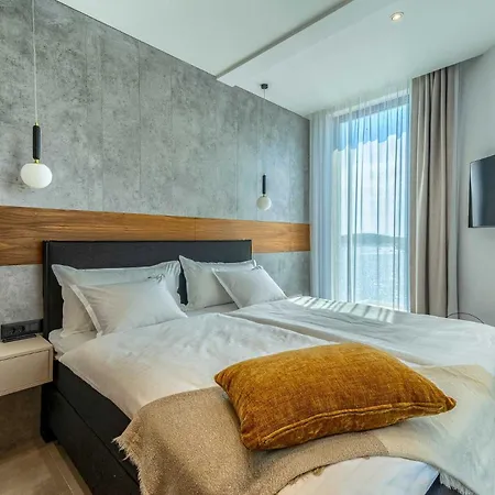 Allina - Heated Pool, Rooftop Jacuzzi & Sea Views