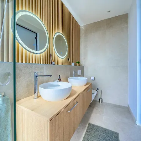 Allina - Heated Pool, Rooftop Jacuzzi & Sea Views Villa