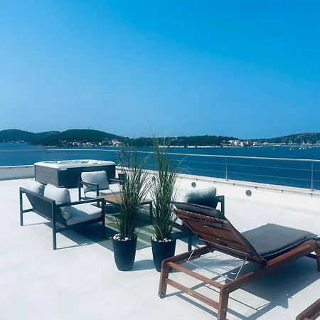 Allina - Heated Pool, Rooftop Jacuzzi & Sea Views