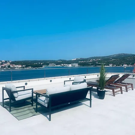 Villa Allina - Heated Pool, Rooftop Jacuzzi & Sea Views