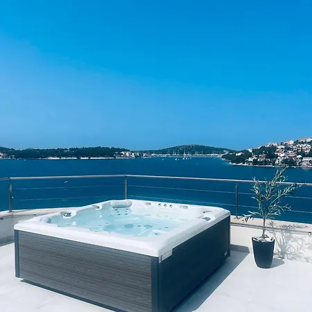 Villa Allina, 5-bedroom With Panoramic Views, Heated Pool *