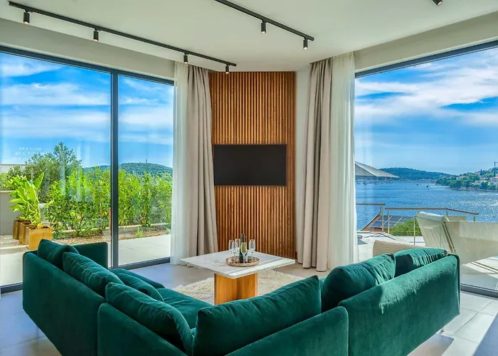 Allina, 5-bedroom With Panoramic Views, Heated Pool