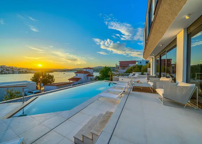 Willa Allina, 5-bedroom With Panoramic Views, Heated Pool