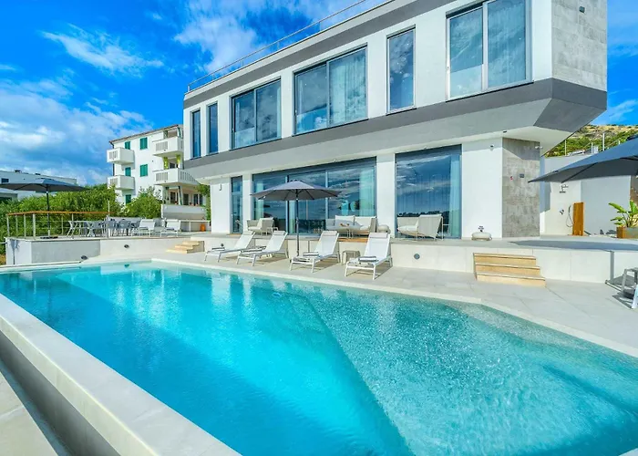 Allina, 5-bedroom With Panoramic Views, Heated Pool Willa Podglavica