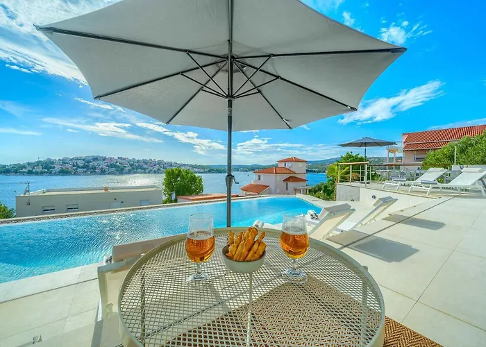 Allina, 5-bedroom With Panoramic Views, Heated Pool Podglavica