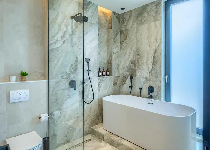 Allina, 5-bedroom With Panoramic Views, Heated Pool