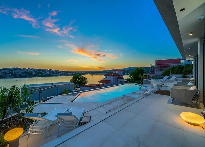 Allina, 5-bedroom With Panoramic Views, Heated Pool