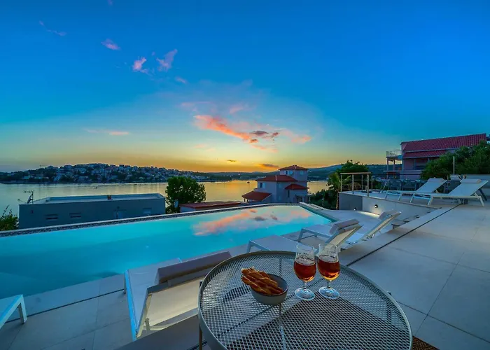 Willa Allina, 5-bedroom With Panoramic Views, Heated Pool