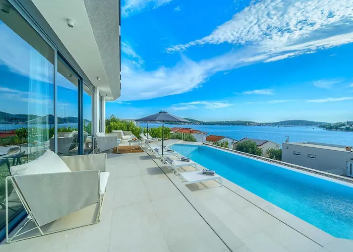 Willa Allina, 5-bedroom With Panoramic Views, Heated Pool