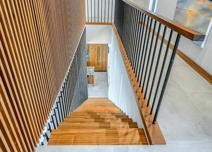 Allina, 5-bedroom With Panoramic Views, Heated Pool Villa *