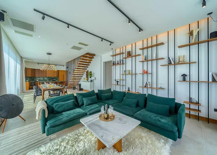 Allina, 5-bedroom With Panoramic Views, Heated Pool