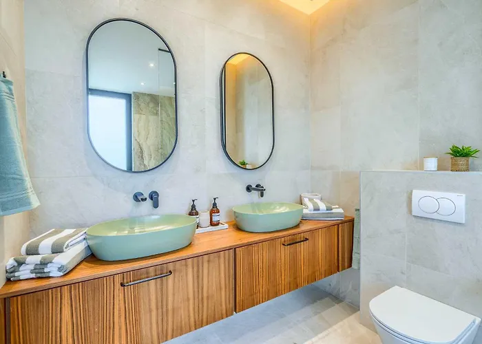 Allina, 5-bedroom With Panoramic Views, Heated Pool Villa